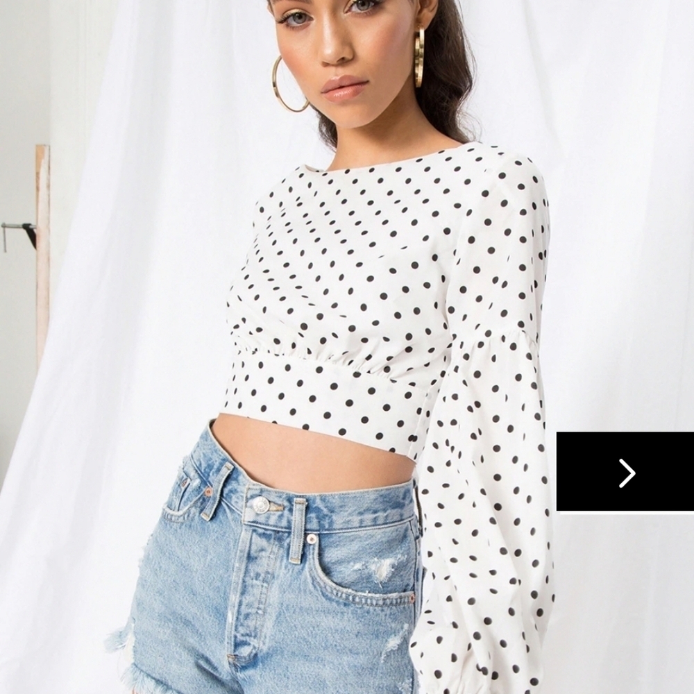 Superdown Yasmin Tie Back Crop Top In White & Black Small - Picture 3 of 13